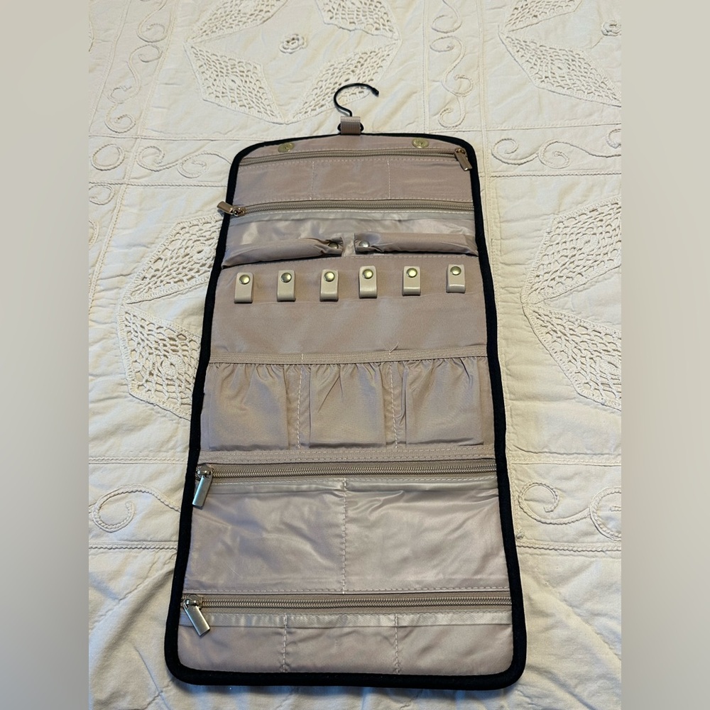 Black travel jewelry case holder